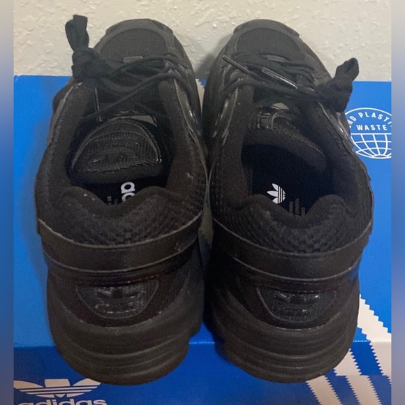 Adidas Astir in Black Womens 7.5 - Picture 3 of 5